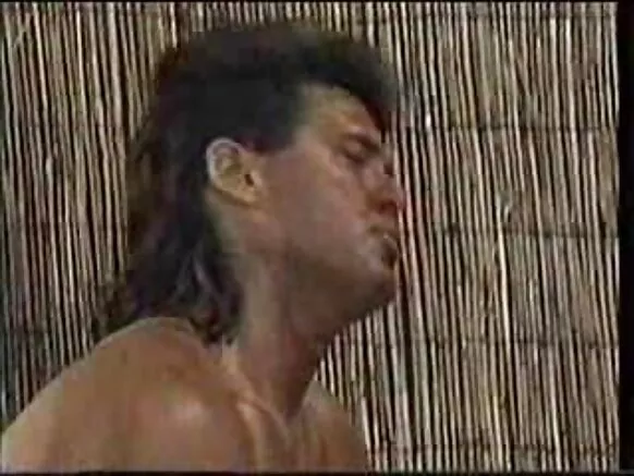 Diiqa bahalnimada Retro, freaks cumshot, lulataaye dhabta ah ee madow.