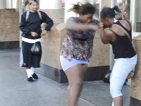Isku dhaca bbws iyo xxx mulatoos oo dabool leh.