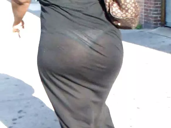 Daawo lulataaye madow si bareer ah iyada oo loo marayo lebbiska, dameer madow gudaha New York.