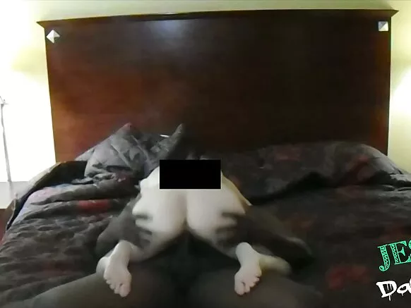 18 jir madoow oo dhalinyaro ah oo ku jira lulataaye kufsiga ayaa si adag u qaata dickkayga madow ee weyn.