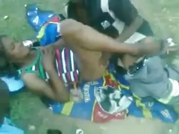 Hiwaayadda Koonfur Afrika caanaha madow waxay siisay dharbaaxo si ay u dhilleysato.