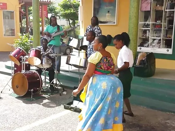 Dhanka kale galmada dameero waaweyn in Ghana iyo naag madow dameer.